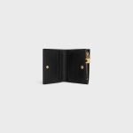 COMPACT WALLET TRIOMPHE CHARMS IN GRAINED CALFSKIN BLACK - Image 4